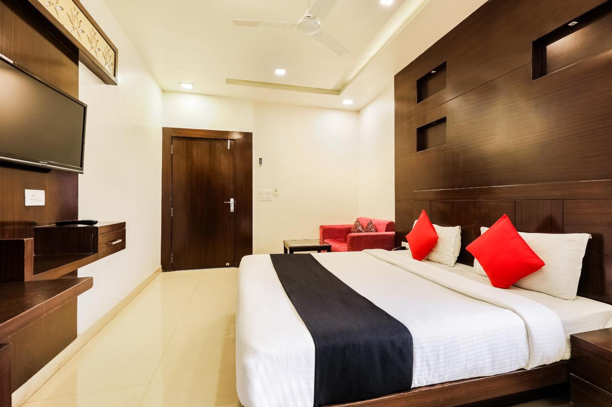 Super Townhouse Lalghati Near Airport Bhopál Kültér fotó