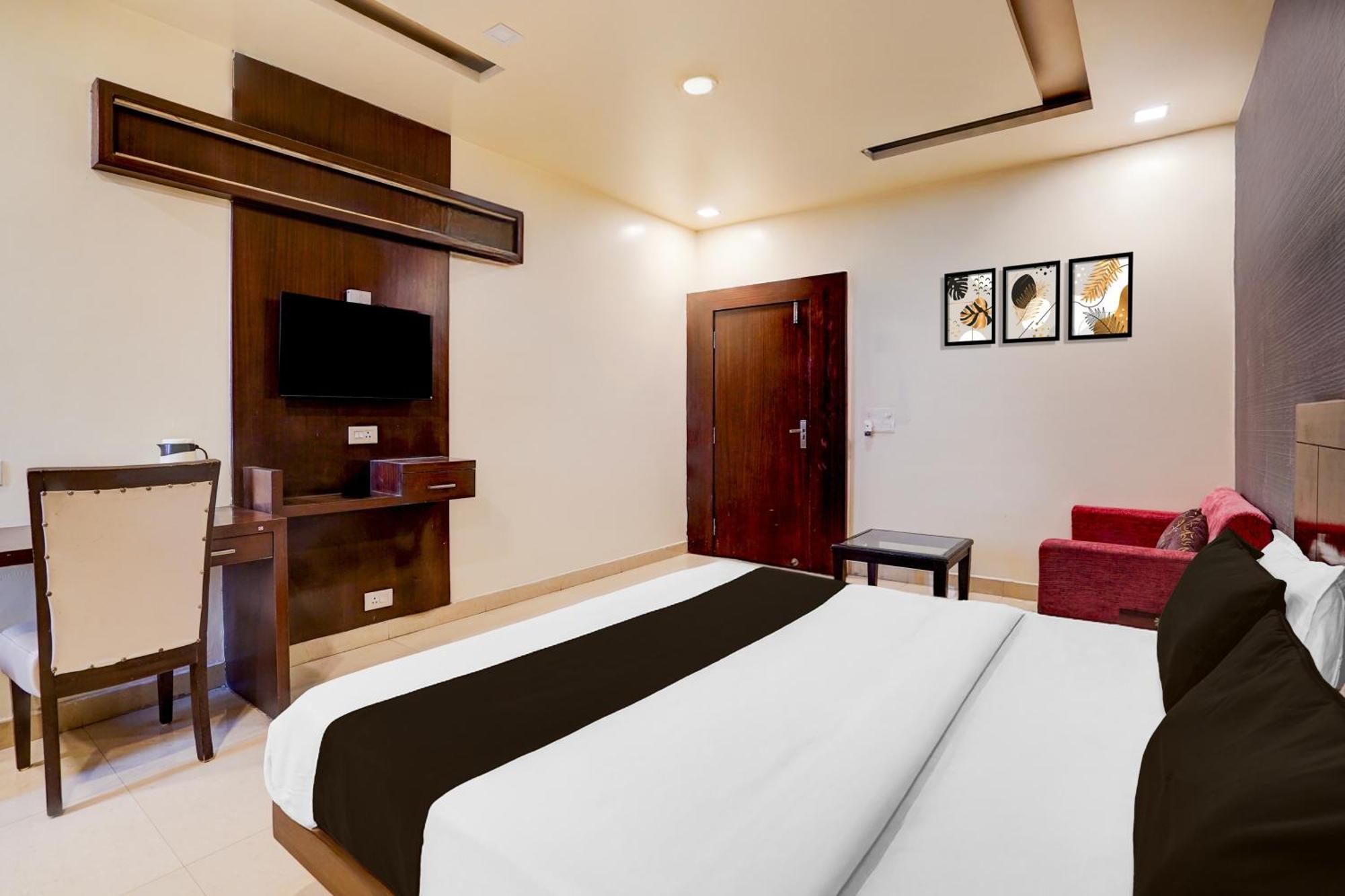 Super Townhouse Lalghati Near Airport Bhopál Kültér fotó