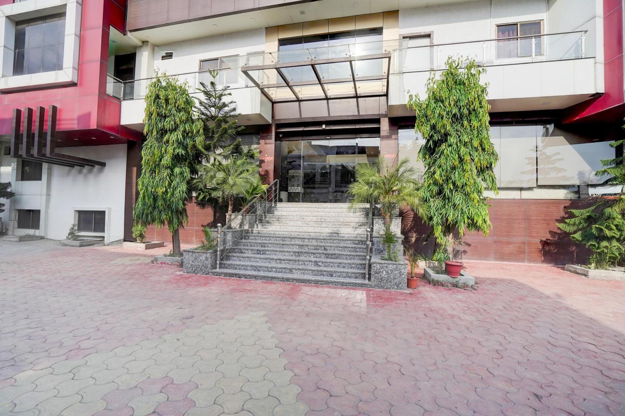 Super Townhouse Lalghati Near Airport Bhopál Kültér fotó