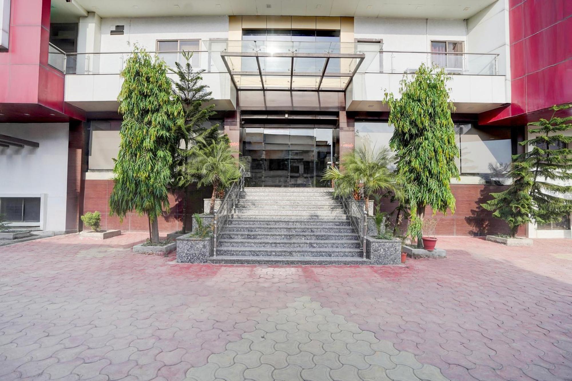 Super Townhouse Lalghati Near Airport Bhopál Kültér fotó