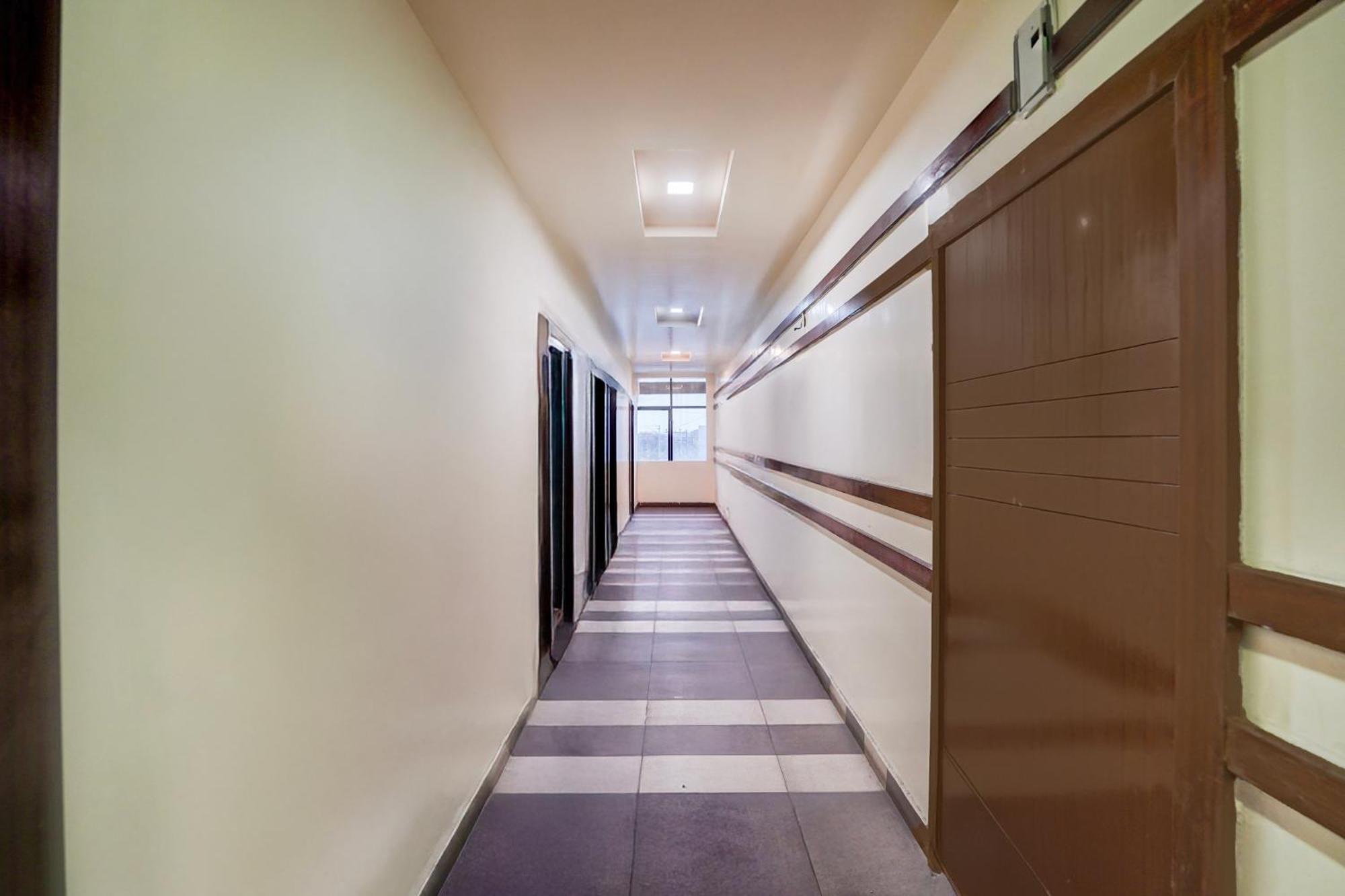 Super Townhouse Lalghati Near Airport Bhopál Kültér fotó